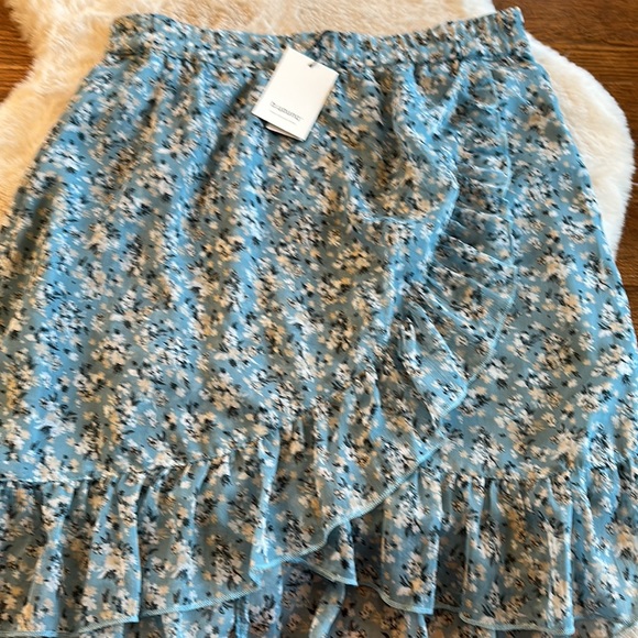 Nwt. B young skirt - Picture 3 of 5